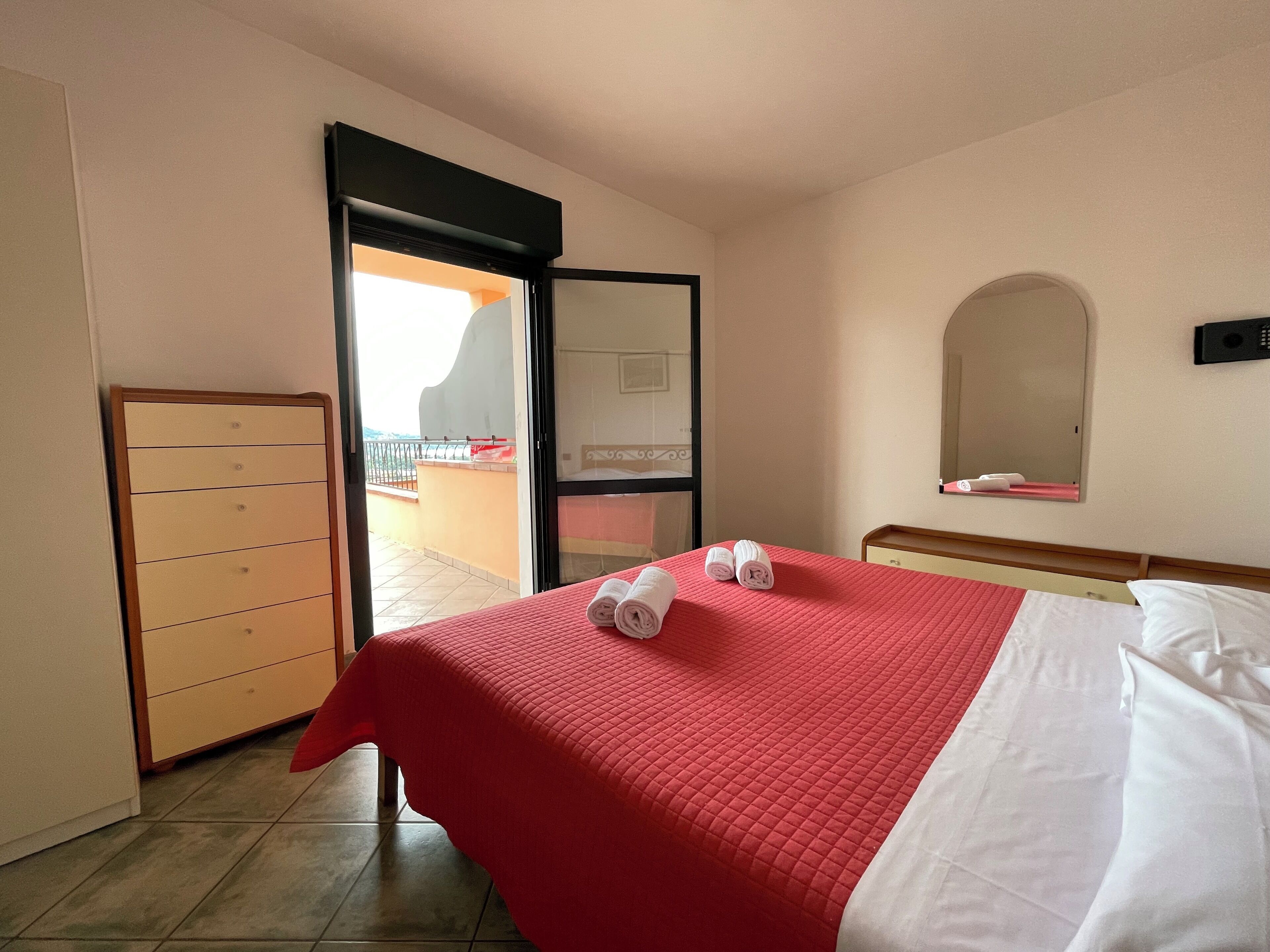 Premium bedding, in-room safe, iron/ironing board (on request)