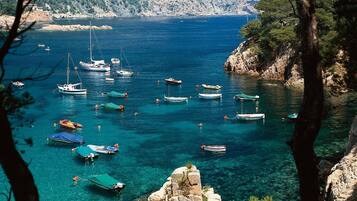 In Strandnähe, weißer Sandstrand