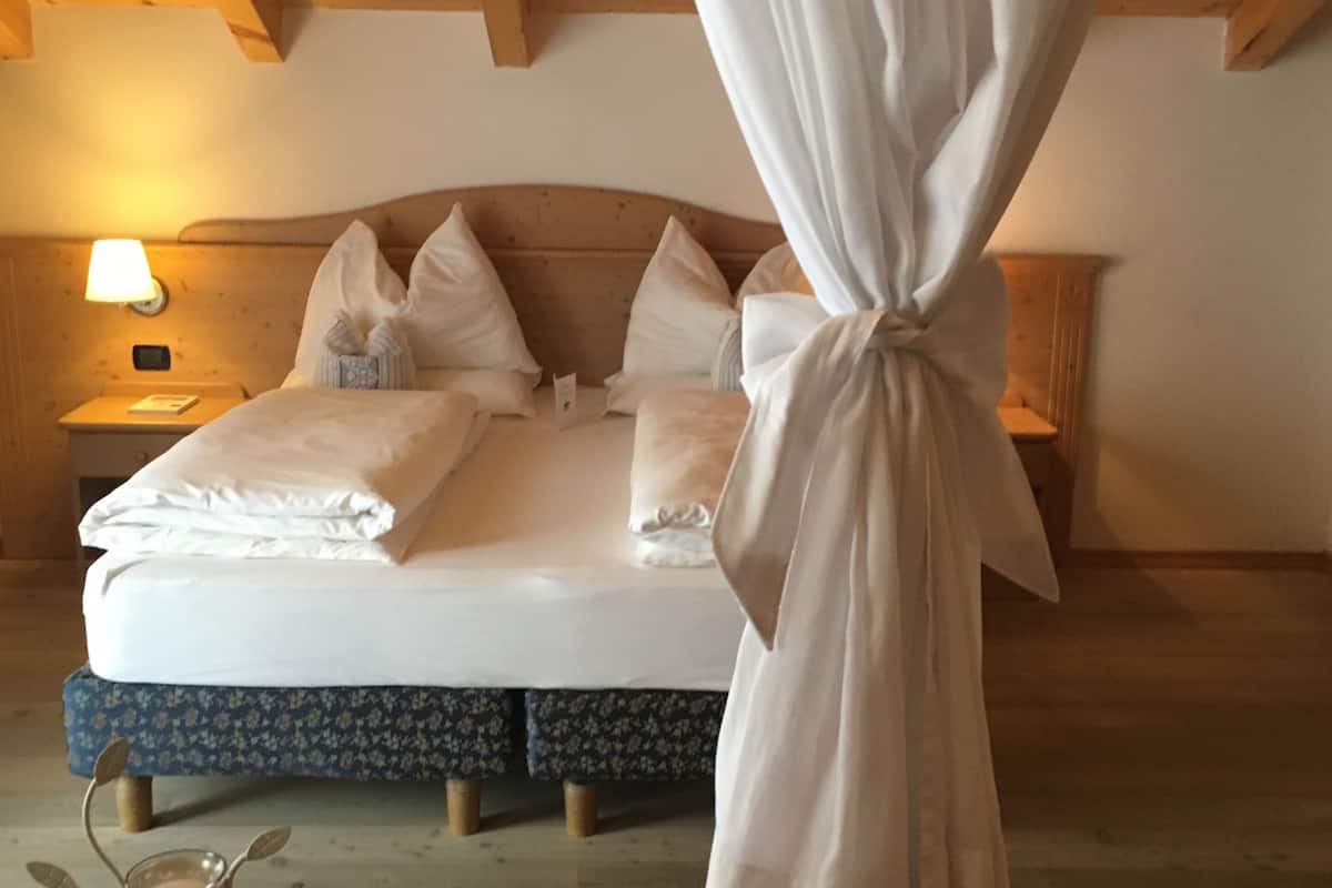 suite (spa access) | down duvets, in-room safe, desk, blackout curtains
