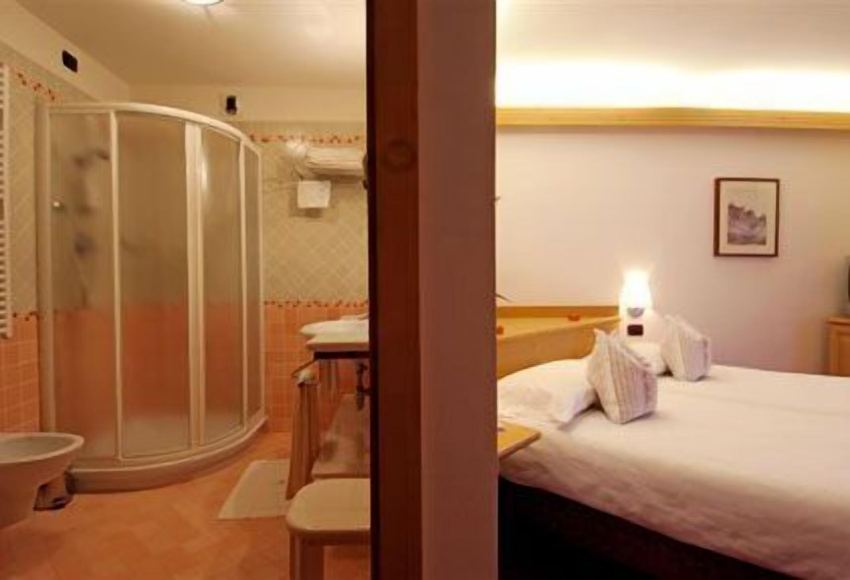 single room | down duvets, in-room safe, desk, blackout curtains