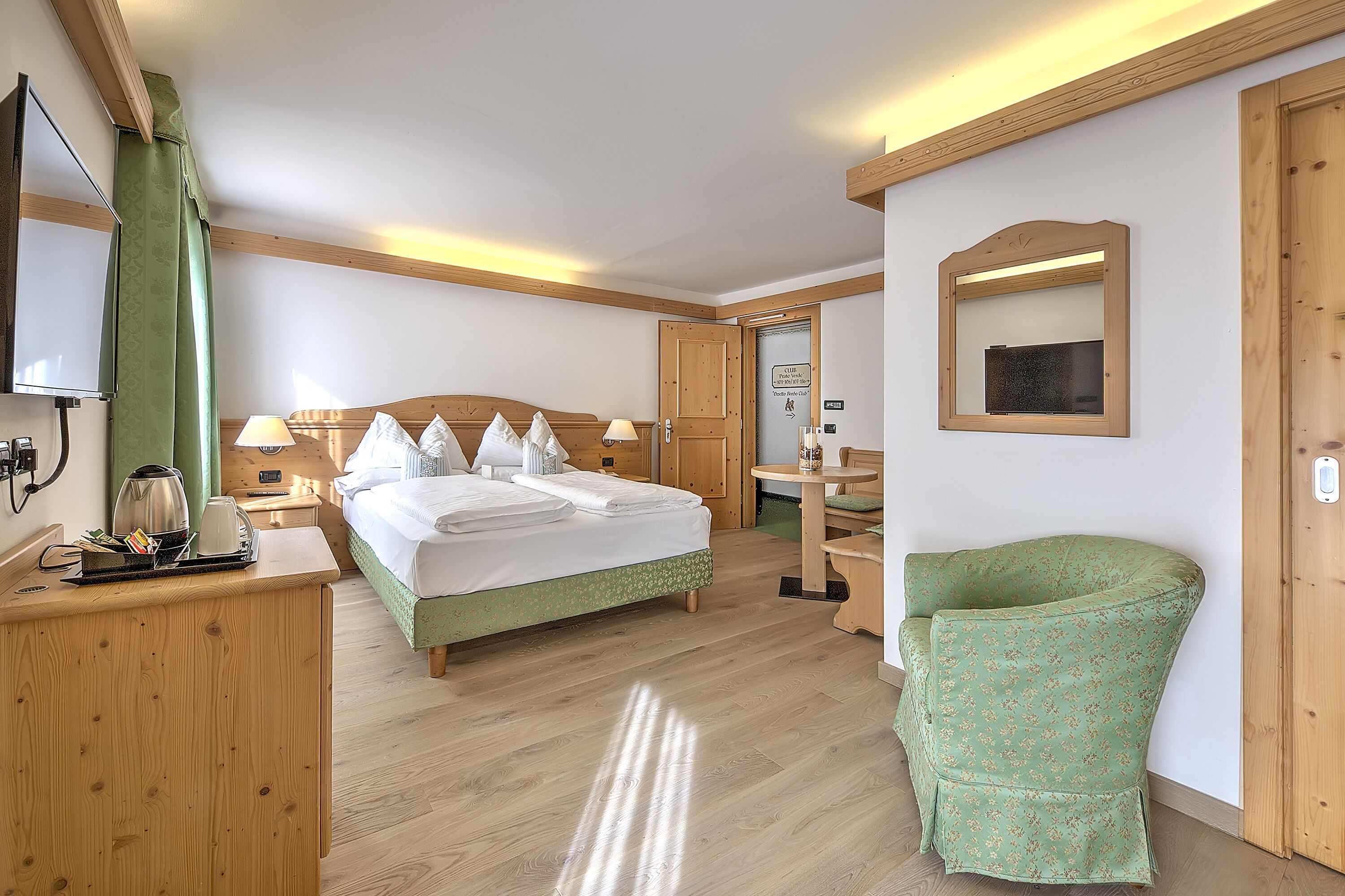 suite (spa access) | down duvets, in-room safe, desk, blackout curtains