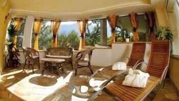 Körperbehandlungen, Ganzkörperwickelbehandlung, Körperpeelings