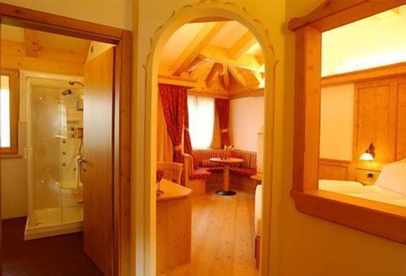 suite (spa access) | living room | flat-screen tv