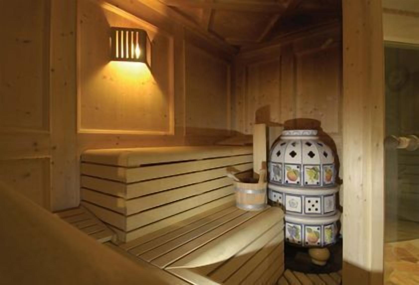 body treatments, body wraps, body scrubs, facials, 3 treatment rooms