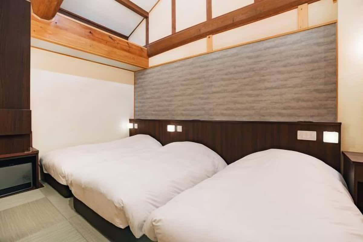 Couette en duvet, coffre-fort, accès au Wi-Fi (inclus), literie fournie