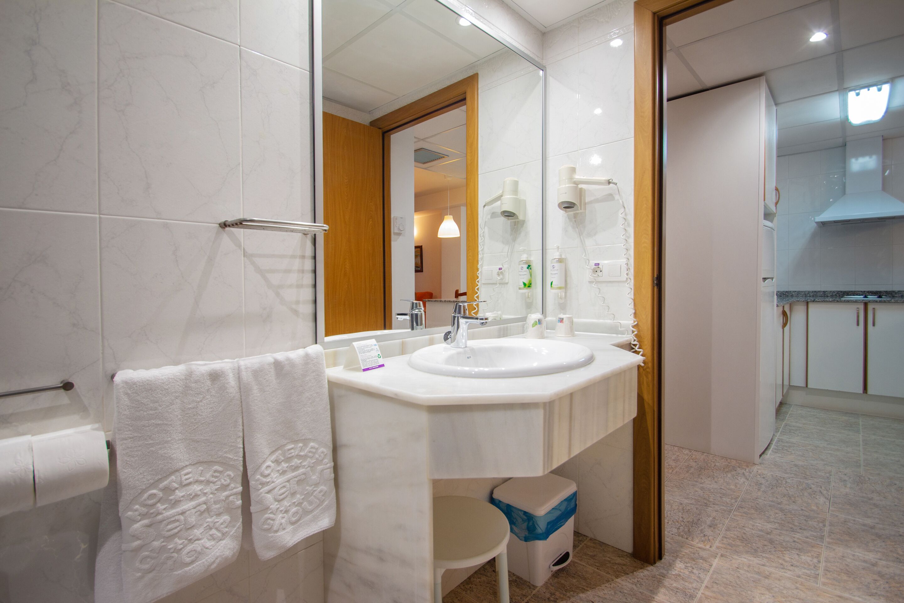 shower, bidet, towels