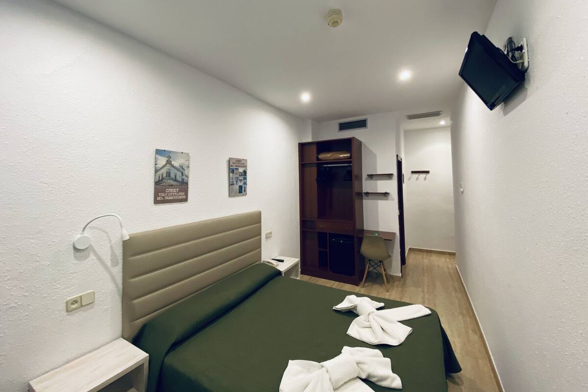 Double Room | Down comforters, minibar, blackout drapes, soundproofing