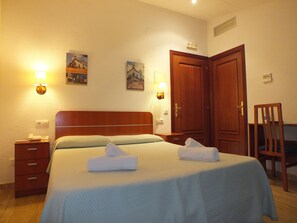 Double Room | Down duvets, minibar, blackout curtains, soundproofing - Hotel Mitus (Canet de Mar)