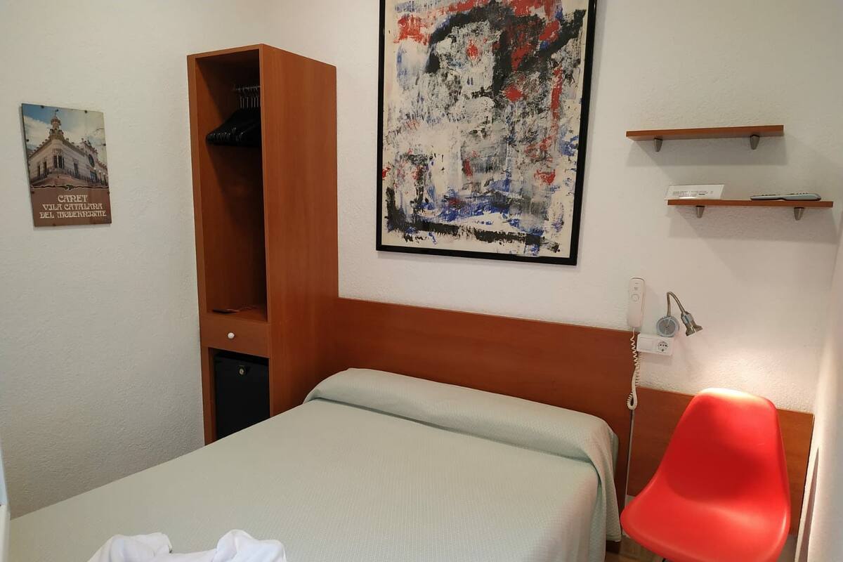 Single Room | Down comforters, minibar, blackout drapes, soundproofing