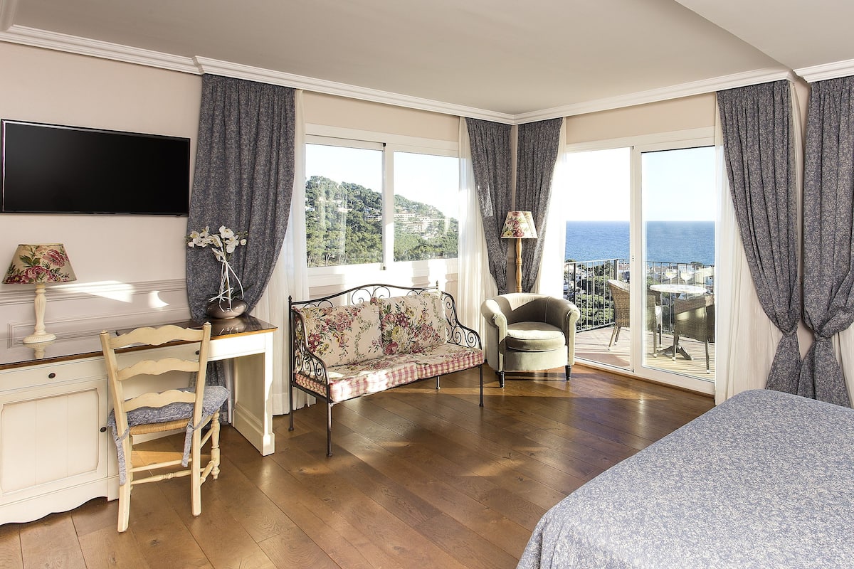 Suite, Terrace, Ocean View | 1 bedroom, minibar, in-room safe, desk