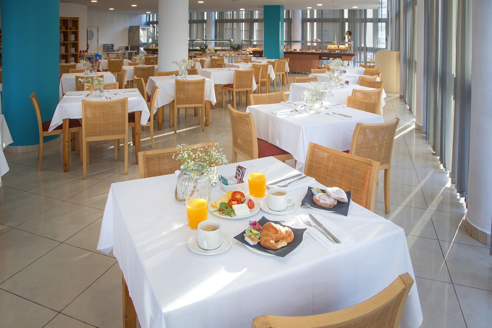 breakfast, lunch and dinner served