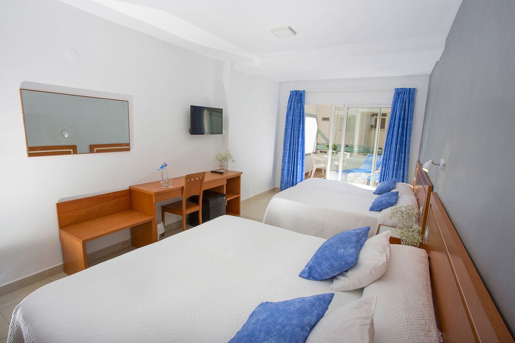 minibar, in-room safe, desk, laptop workspace