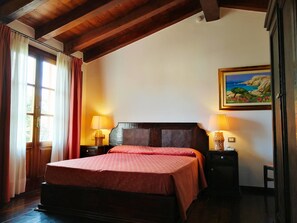 Minibar, värdeförvaringsskåp på rummet, skrivbord och gratis wi-fi