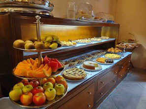 Daily buffet breakfast (EUR 15 per person) - Hotel Il Vecchio Mulino (Tortoli)