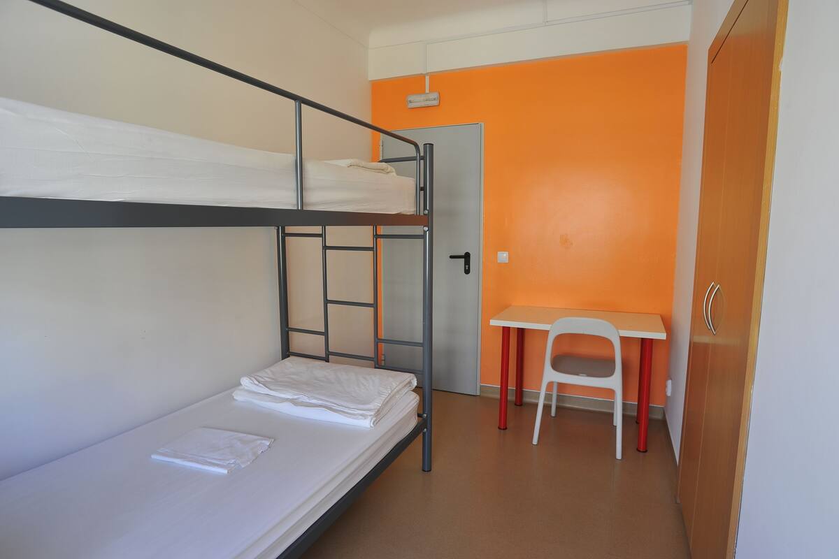 Habitación, baño privado (Bunk Bed) | Camas extra y wifi gratis
