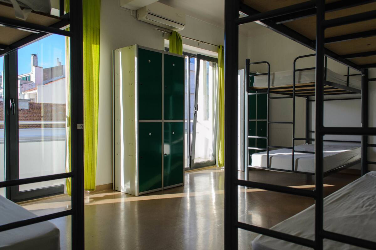 Dormitorio compartido, baño privado (One Bed in a 8 Bed Dorm) | Camas extra y wifi gratis