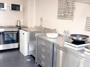 Private kitchen - Hans Brinker Hostel Lisbon (Lisbon)