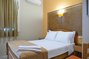 Double Room | Egyptian cotton sheets, pillowtop beds, iron/ironing board, free WiFi