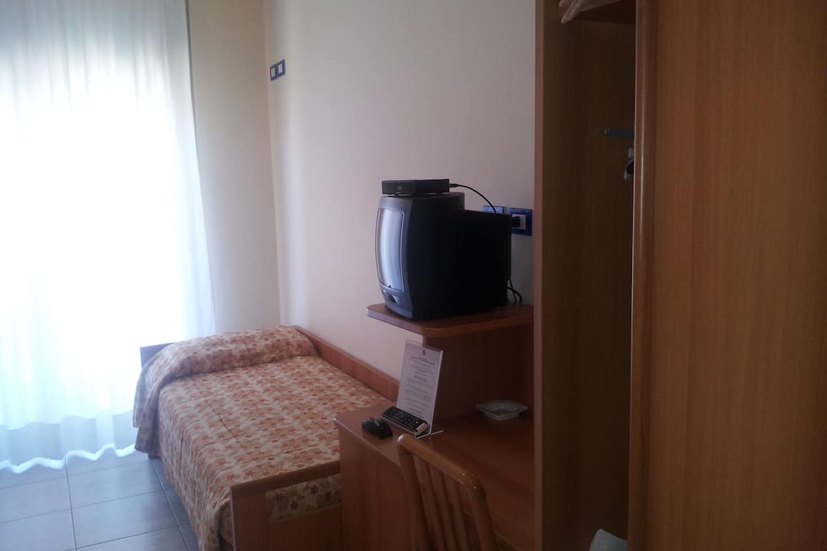 Kamar Double untuk 1 Orang | Meja kerja, kedap suara, tempat tidur lipat/tambahan, dan Wi-Fi gratis