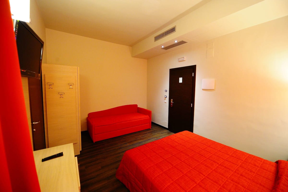 Kamar Quadruple | Meja kerja, kedap suara, tempat tidur lipat/tambahan, dan Wi-Fi gratis