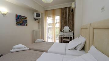 Single Room | Egyptian cotton sheets, in-room safe, desk, soundproofing