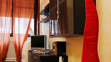 Appartement, 1 slaapkamer | Woonruimte | Televisie en een dvd-speler