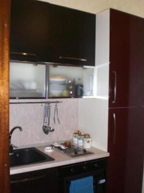 Full-sized fridge, microwave, stovetop, espresso maker
