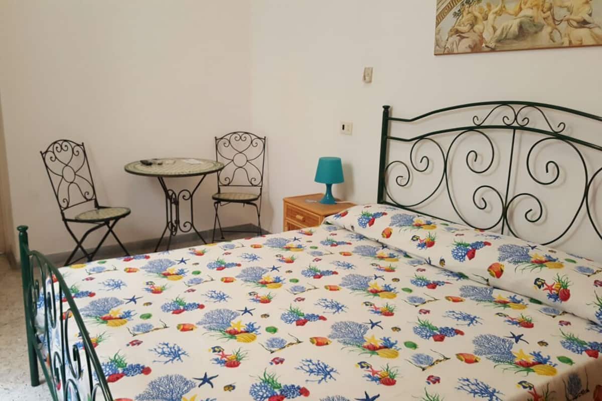 Standard Double Room | Bar mini, meja, Wi-fi percuma