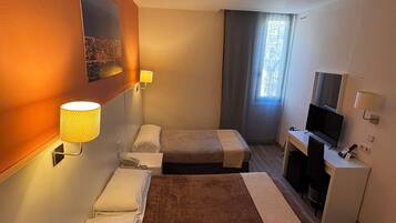 Coffres-forts dans les chambres, bureau, Wi-Fi gratuit, draps fournis