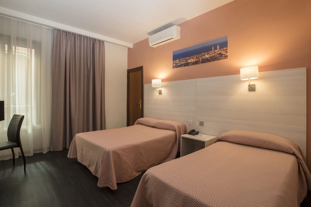 Standard Room, 2 Twin Beds | In-room safe, desk, free WiFi, bed sheets