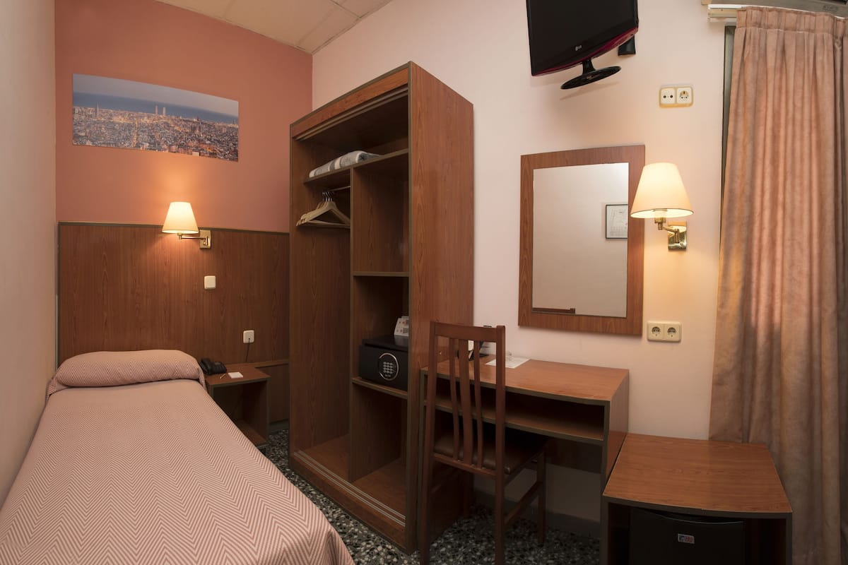 In-room safe, desk, free WiFi, bed sheets