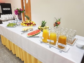 Colazione a buffet, servita tutte le mattine (10.50 EUR a persona) 