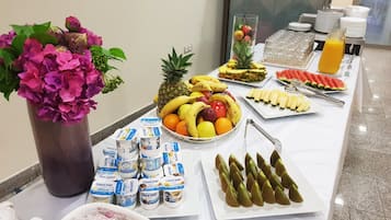 Desayuno buffet (EUR 6 por persona)