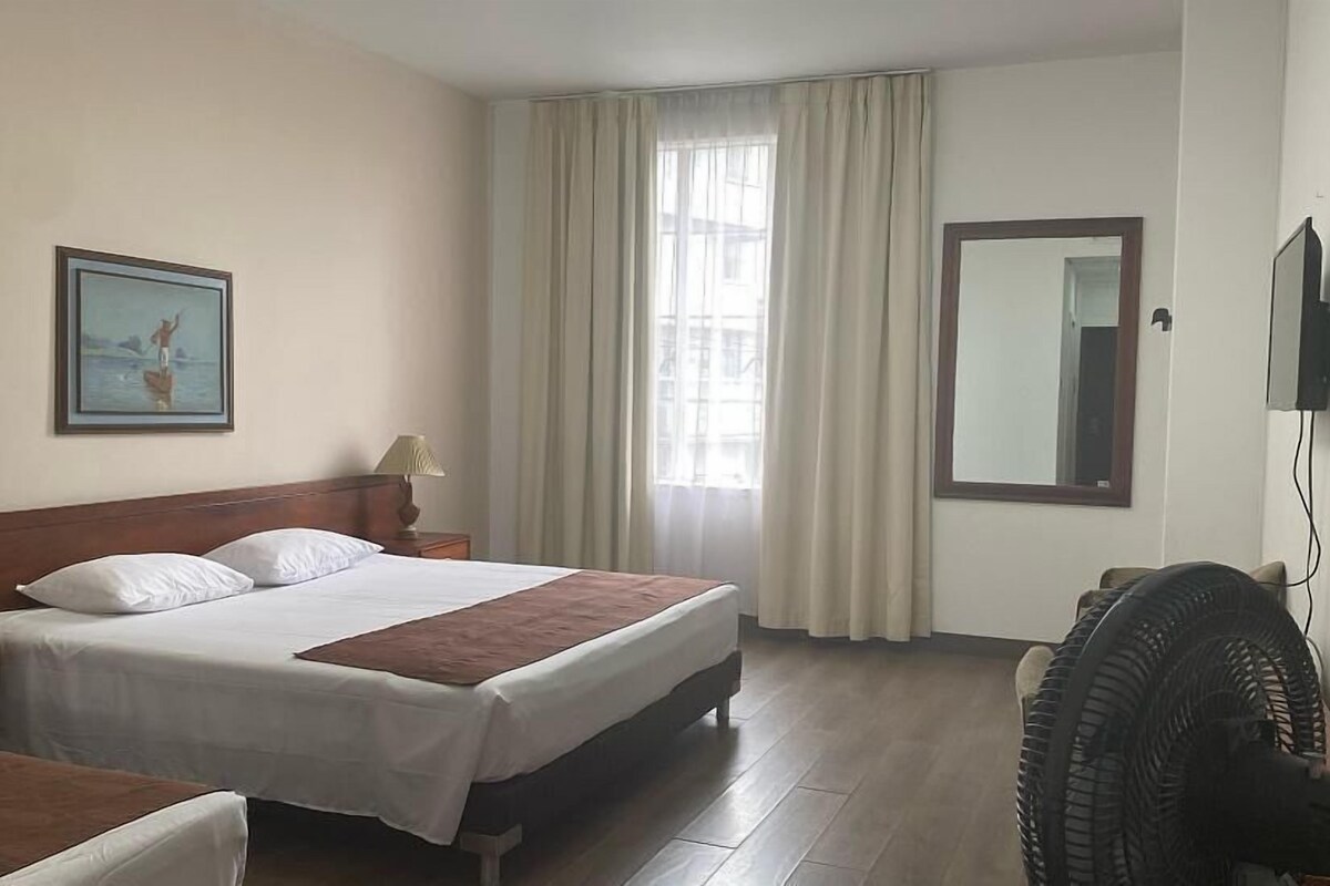 Habitación económica doble | Caja fuerte, escritorio, cortinas opacas y sistema de insonorización
