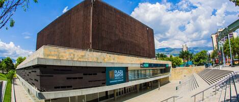 A modern building with a prominent sign reading "Plaza Mayor Medellín."