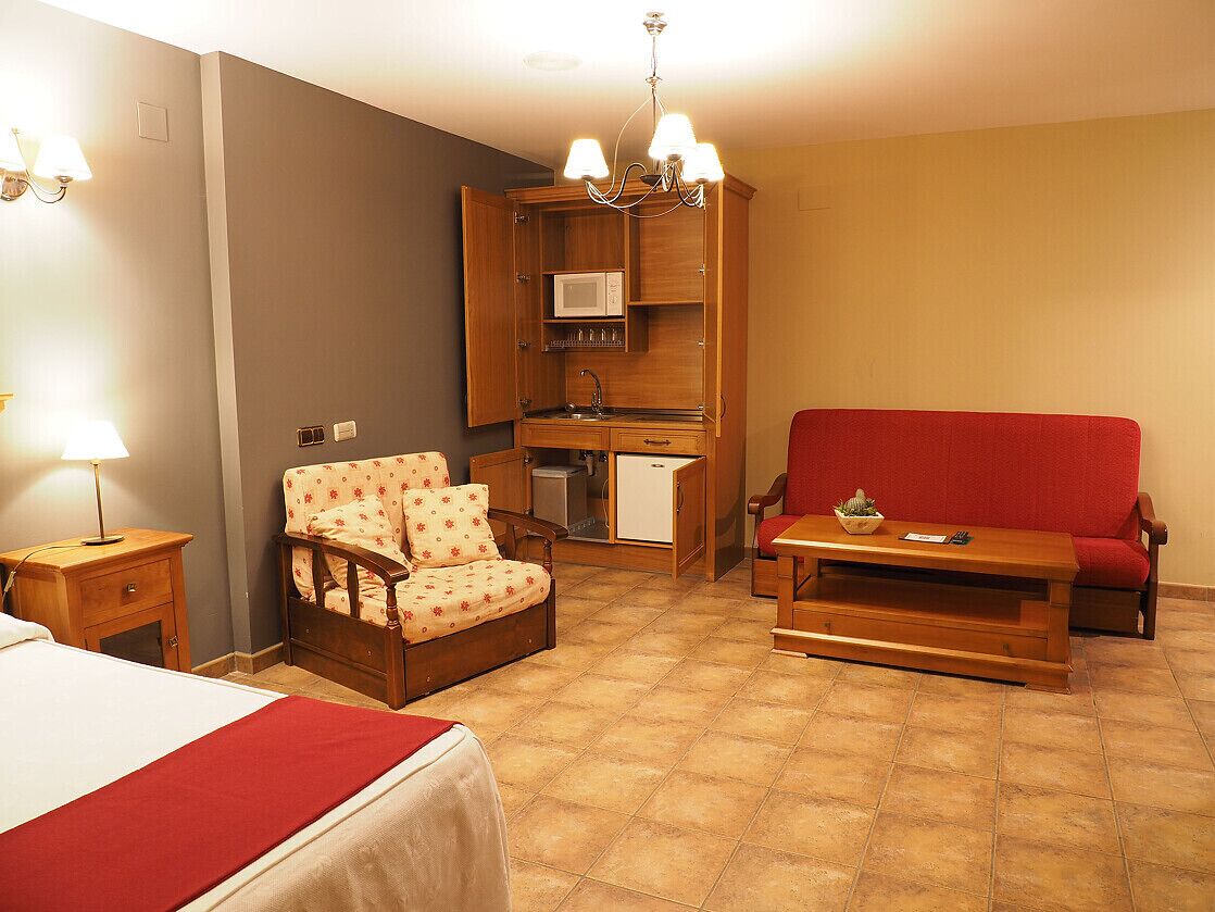 Family Room Economy, No View | Blackout drapes, free WiFi, bed sheets