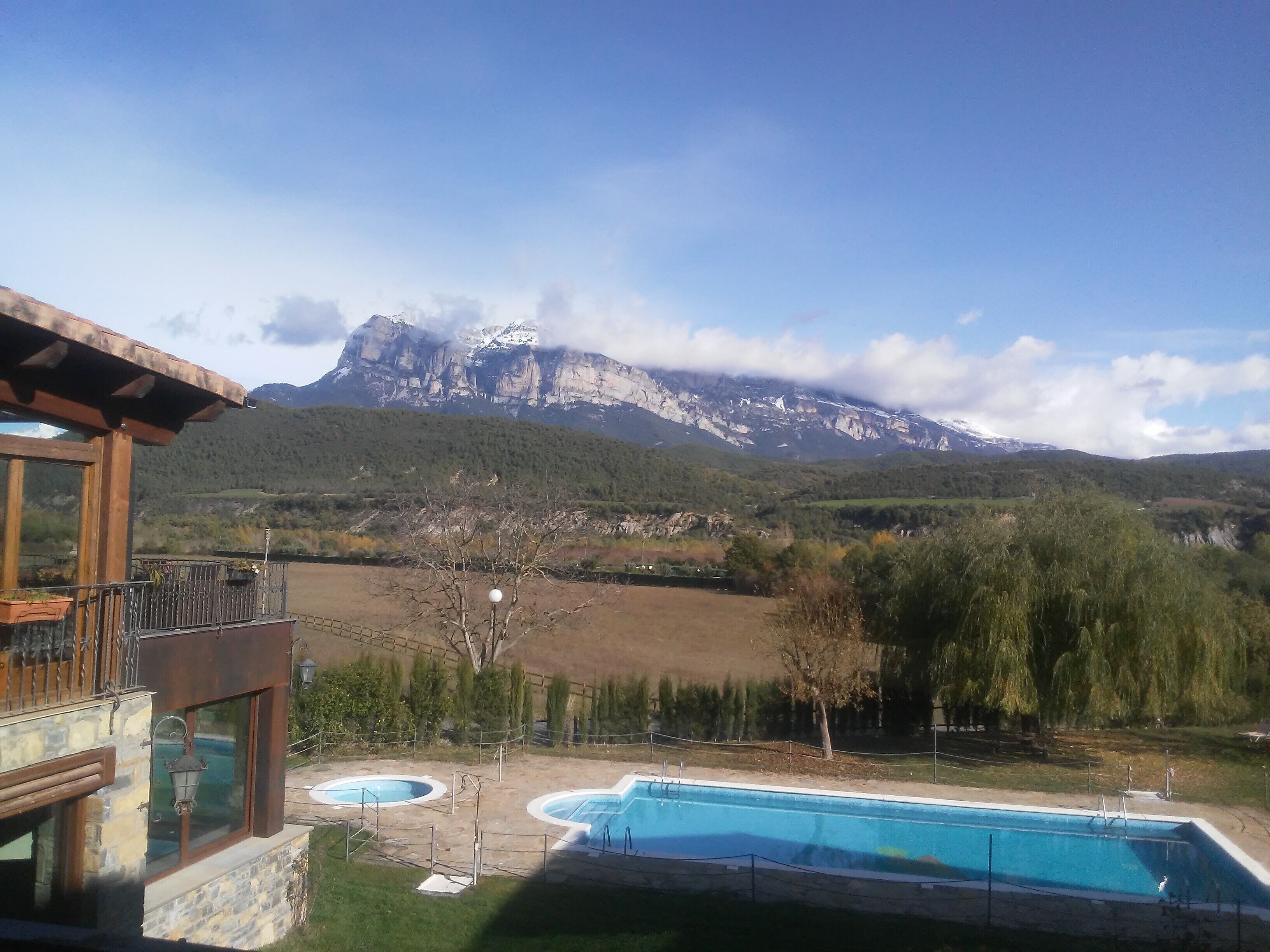 seasonal outdoor pool, open 10:00 am to 9:00 pm, pool loungers