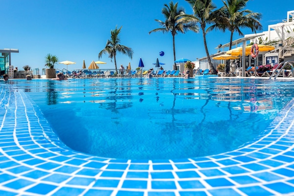 Açık yüzme havuzu