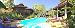 2 outdoor pools