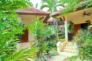 Minibar, in-room safe, desk, blackout curtains - The Oriental Siam Resort (Chiang Mai)