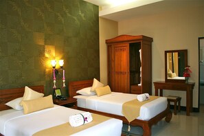 Family Deluxe Villa-2 BR | Minibar, in-room safe, desk, blackout drapes