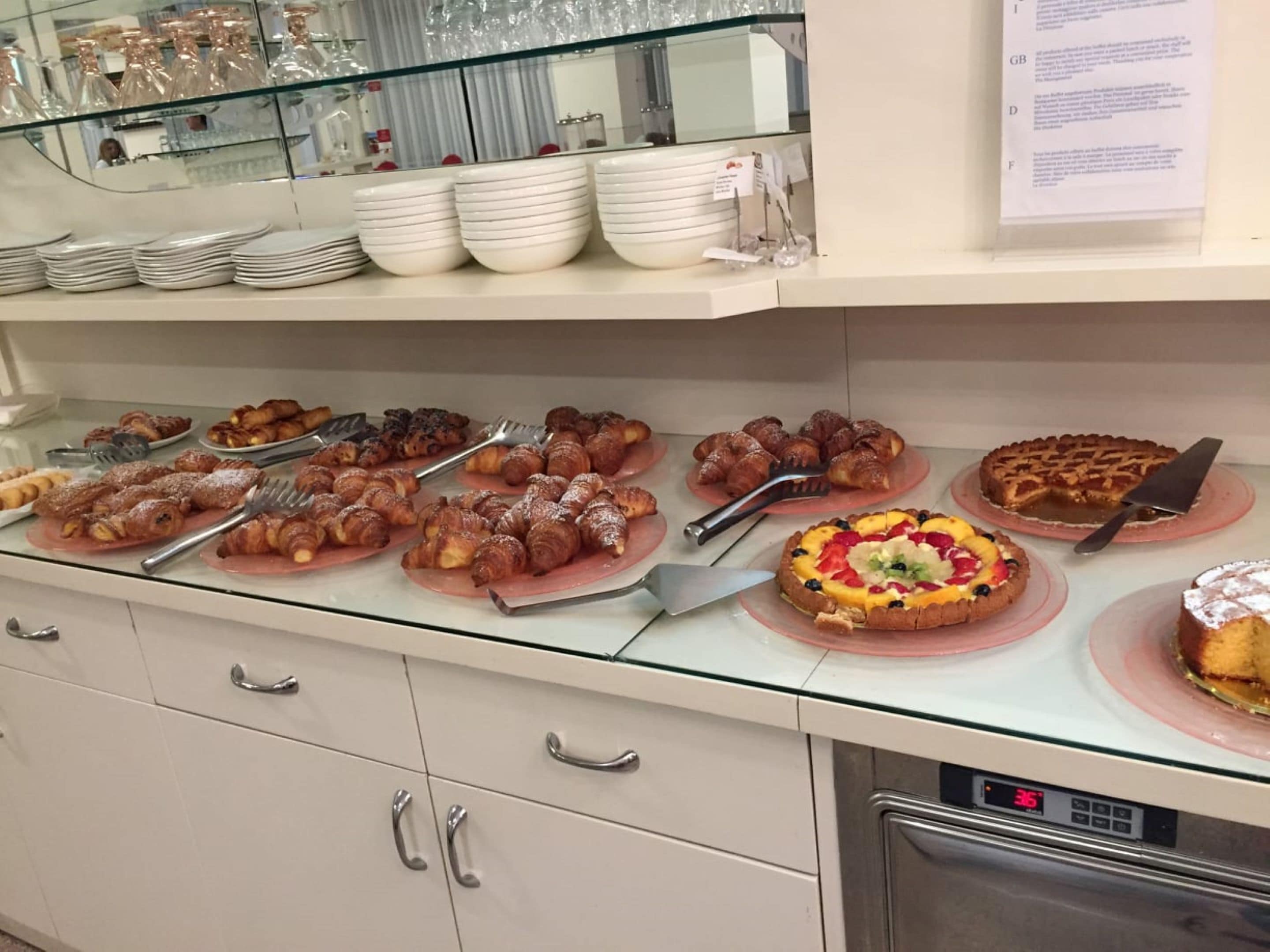 朝食 (ビュッフェ)、毎日提供 (有料)