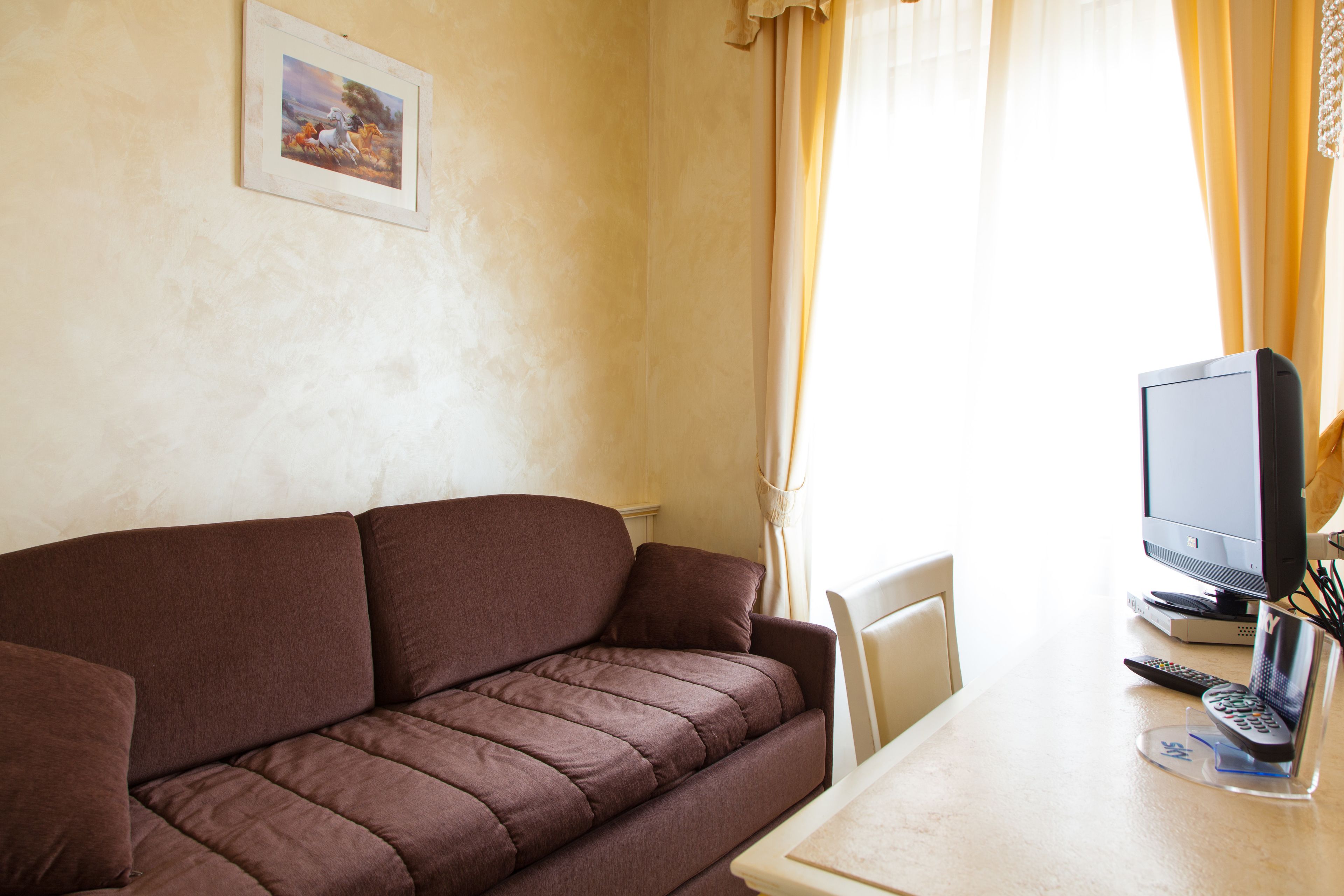 superior quadruple room (superior) | living area