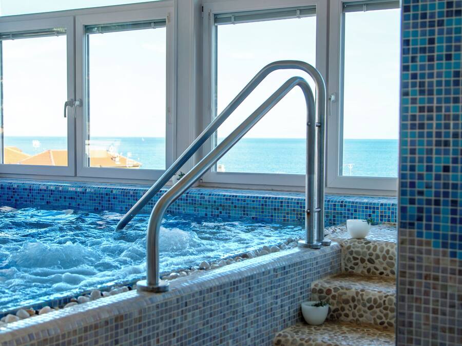 3 treatment rooms, massages