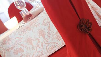 Café da manhã com buffet todos os dias mediante uma taxa