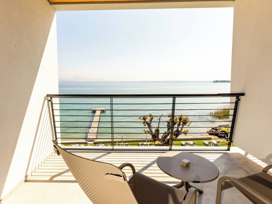 Deluxe Double Room, Lake View | Terrace/patio