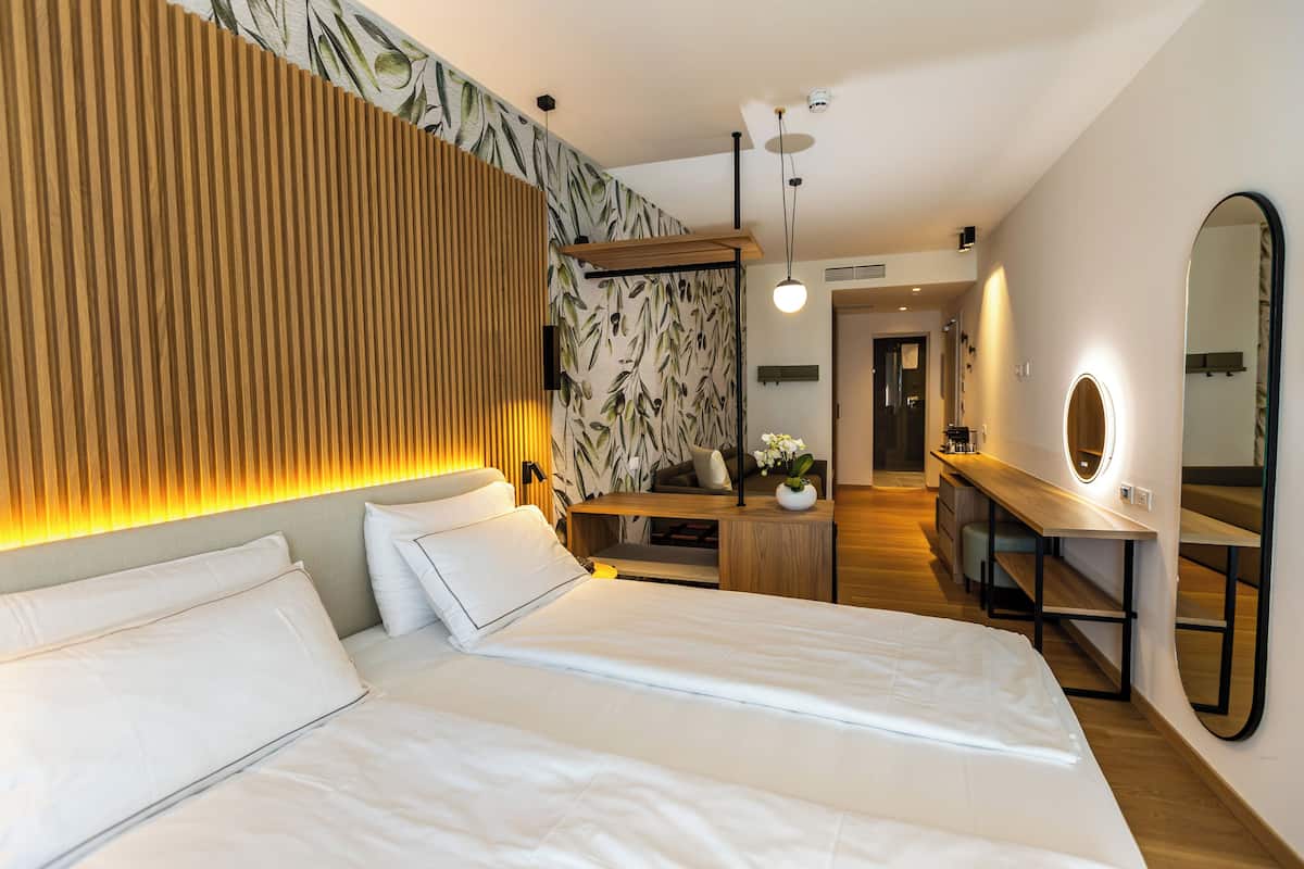 studio suite | 1 bedroom, premium bedding, minibar, in-room safe