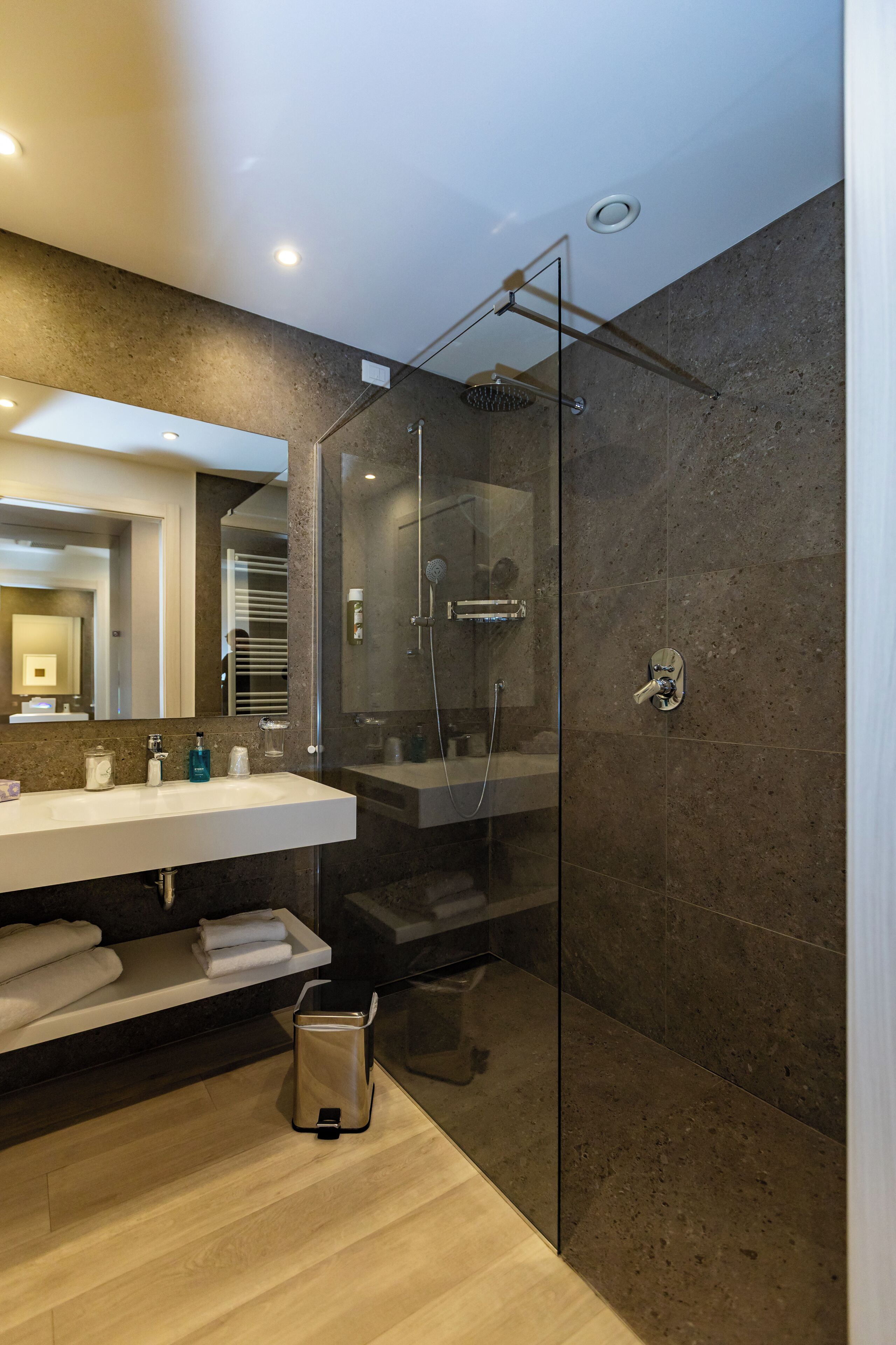 superior room, partial lake view | bathroom | shower, free toiletries, hair dryer, bathrobes