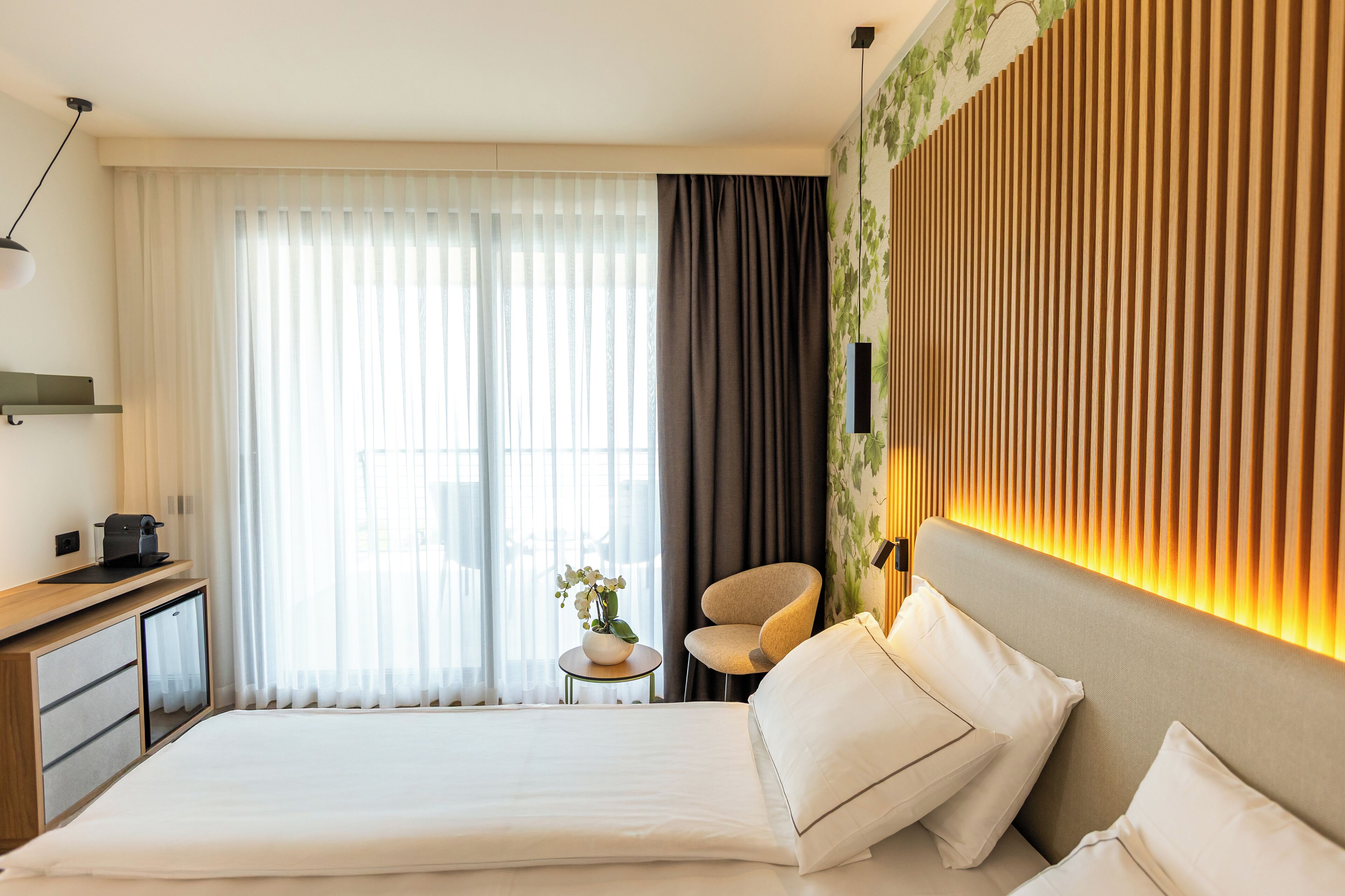 deluxe double room, lake view | 1 bedroom, premium bedding, minibar, in-room safe