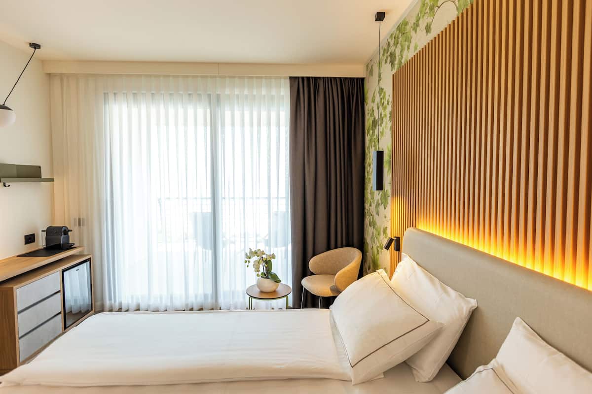 deluxe double room, lake view | 1 bedroom, premium bedding, minibar, in-room safe